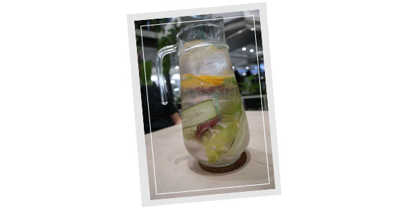 Infused sparkling water mixed fruit